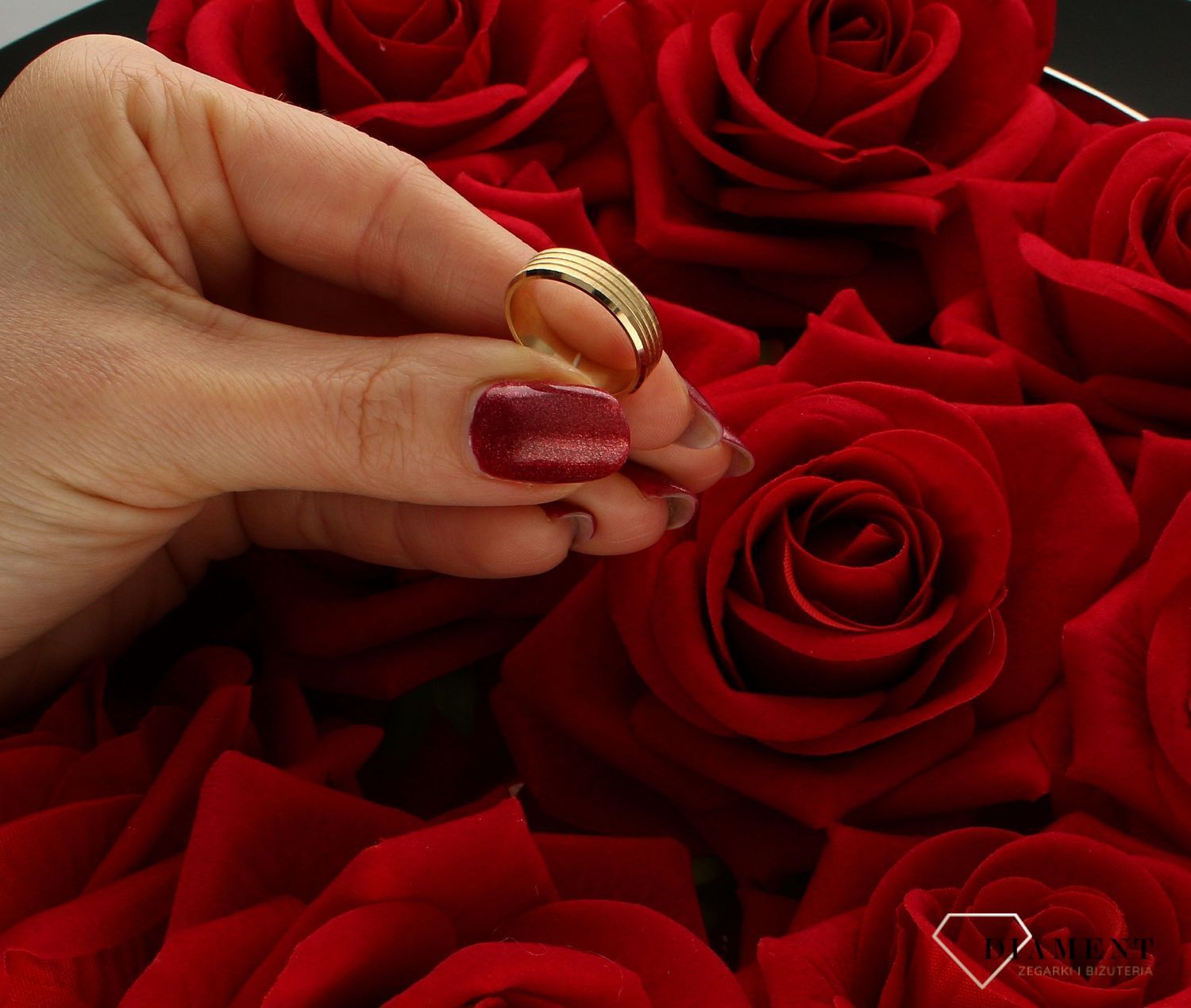 Złota obrączka damska z fazą i satynowymi paskami  Obrączka ślubna 5 mm.jpg